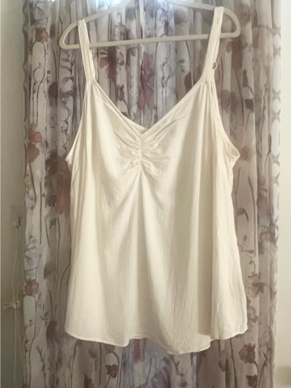 Torrid Plus Size 2X - Women's Cream V-Neck Ruched Tank Top - Worn Once